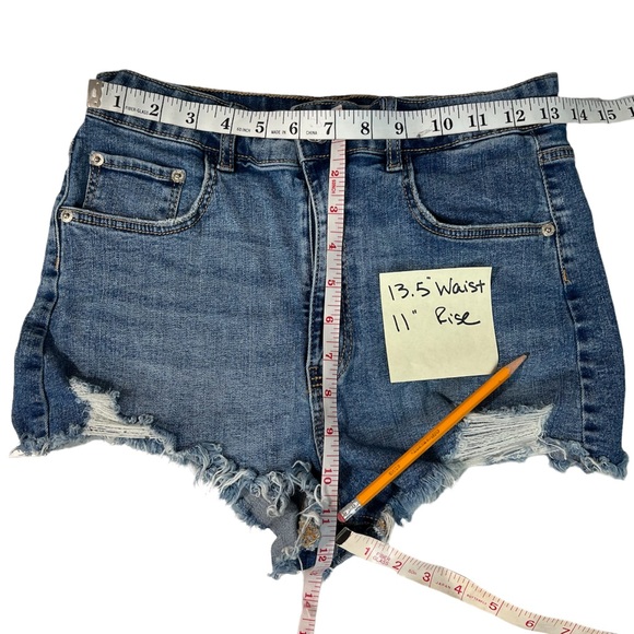 ZARA Shorts Size 6 distressed denim shorts High Rise Raw Edge Medium Was… - Picture 3 of 4